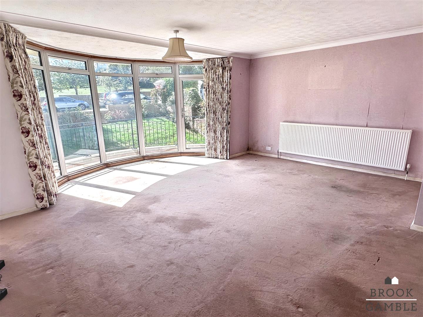 3 Bedroom Flat. St. Johns Road in Eastbourne,  11
